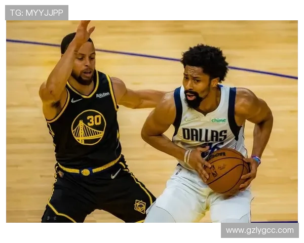 洛杉矶快船与劲敌对决全程回顾 激烈比赛背后的战术与亮点分析