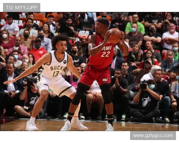 密尔沃基雄鹿全力迎战劲敌，赛季关键战役全面分析与展望