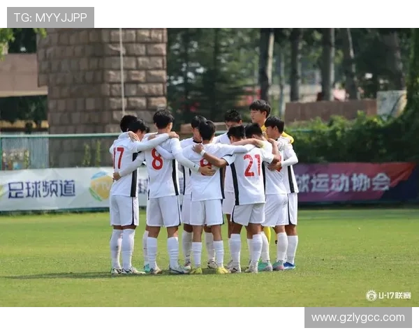 上海足球队在足球团队协作排行榜中荣登第八名展现出强大团队精神与默契配合