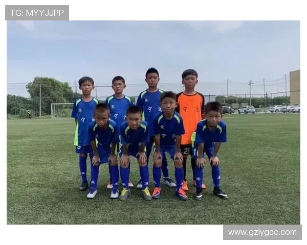 杭州足球队在城市联赛积分榜上以68分稳居第一名展现强劲实力