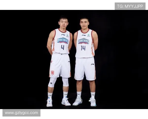 南京同曦主场激战北京北汽两队鏖战四节上演精彩篮球盛宴 南京同曦主场激战北京北汽两队鏖战四节上演精彩篮球盛宴