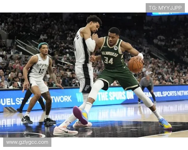 字母哥选择观望雄鹿夺冠前景拒绝提前续约决策